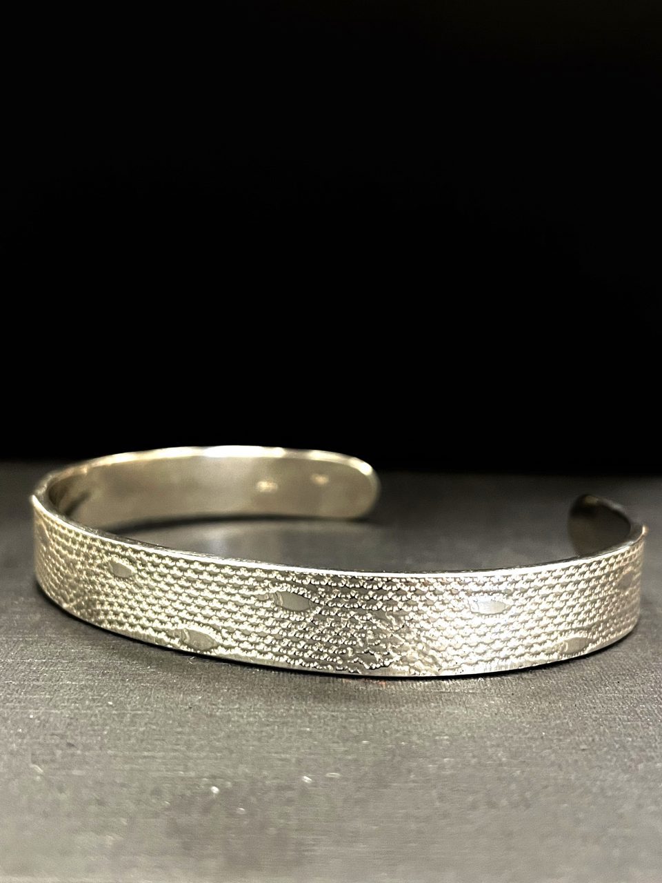 Grabados | Pulsera o Brazalete ajustable texturizado